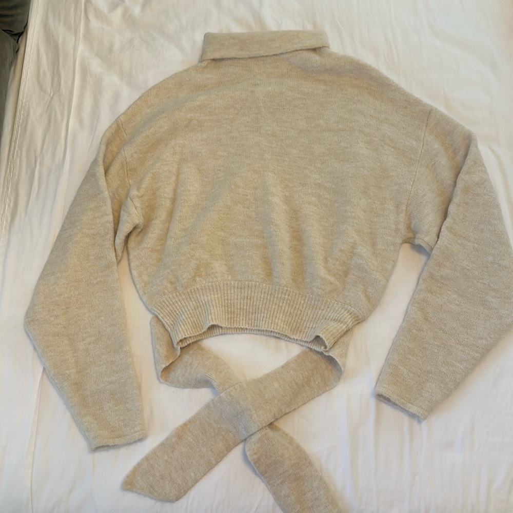 Cream aritzia sweater